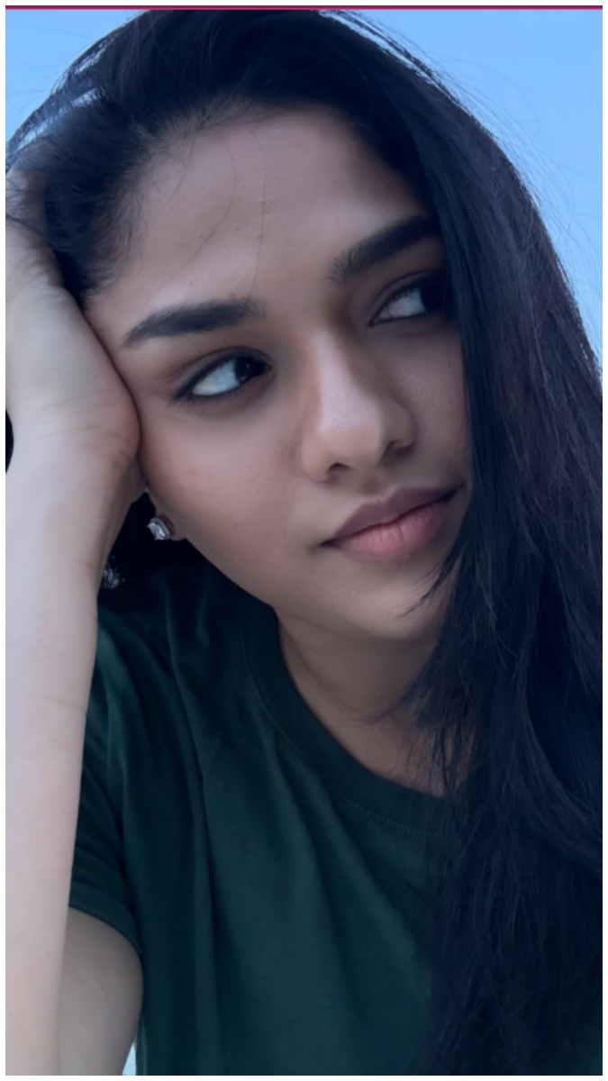 Sunaina's Casual Charm: Embracing Nature's Beauty