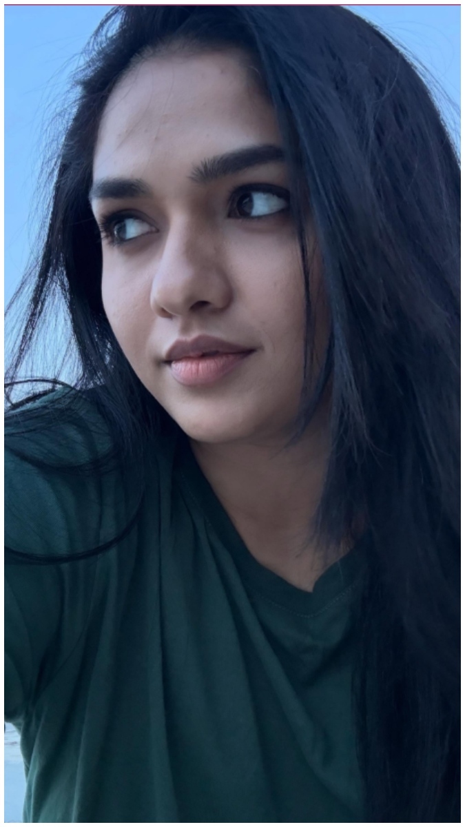 Sunaina's Casual Charm: Embracing Nature's Beauty
