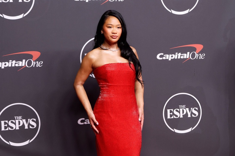 Sunisa Lee Radiates Elegance at Prestigious Hollywood Gala!