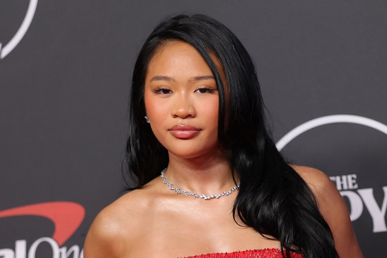 Sunisa Lee Radiates Elegance at Prestigious Hollywood Gala!