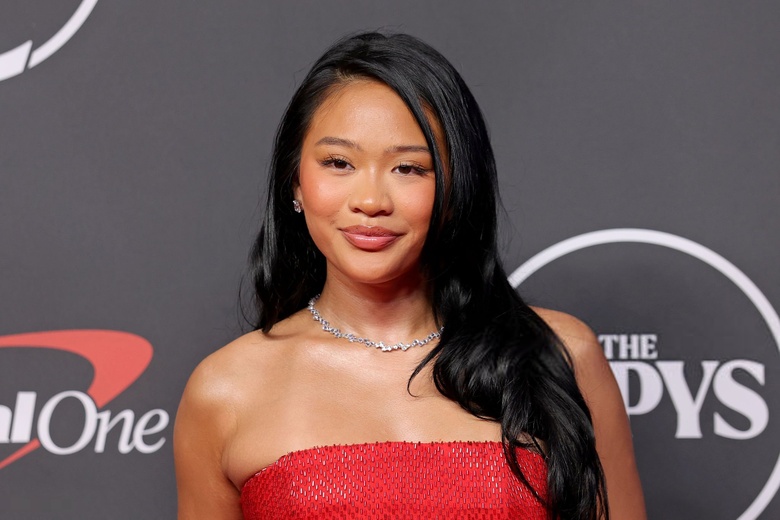 Sunisa Lee Radiates Elegance at Prestigious Hollywood Gala!