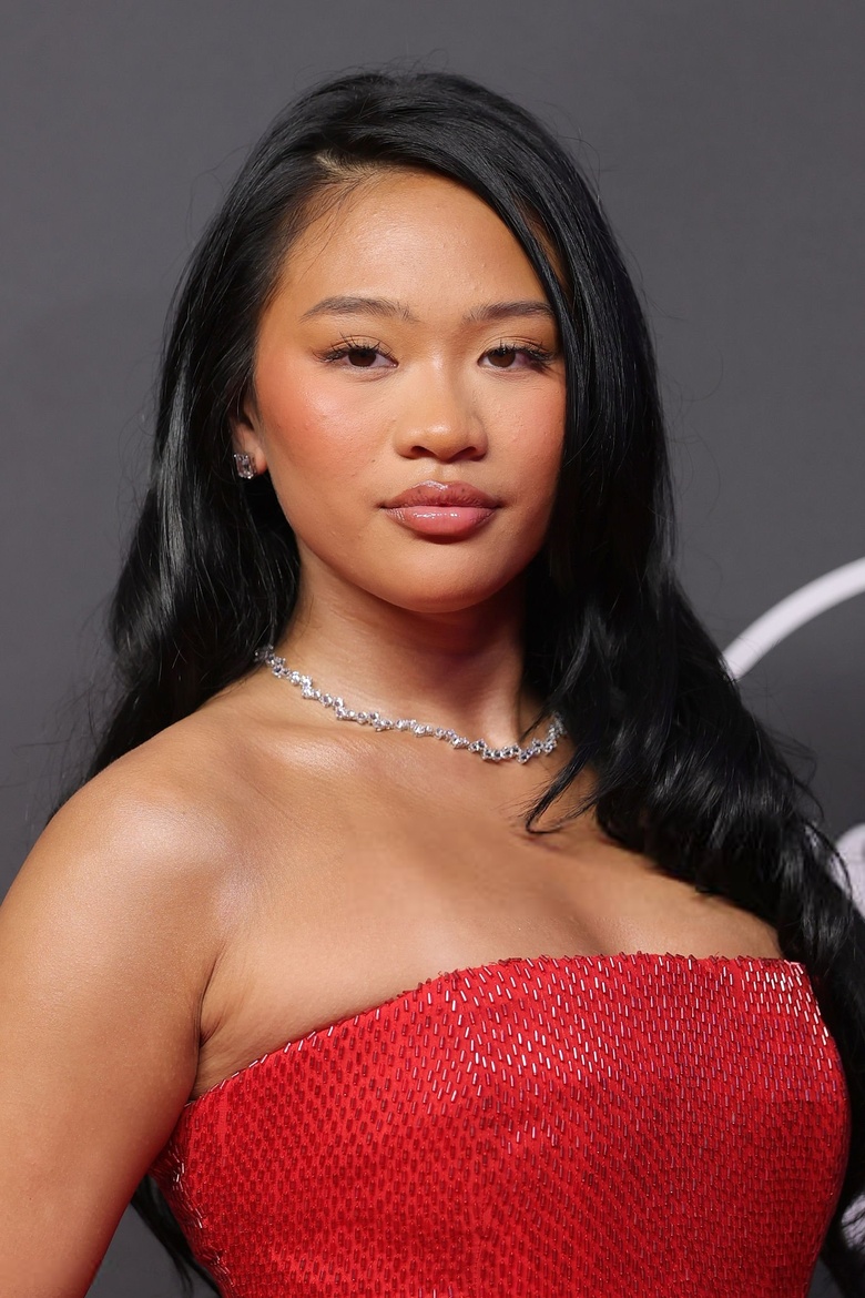 Sunisa Lee Radiates Elegance at Prestigious Hollywood Gala!