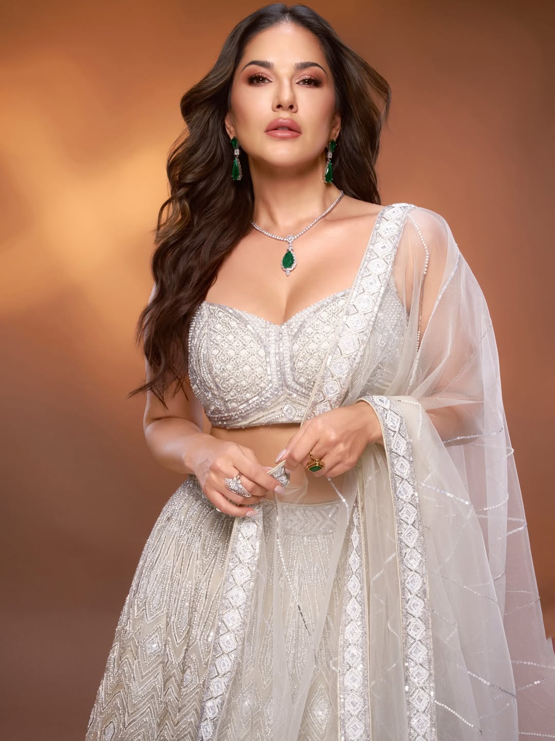 Sunny Leone's Stunning Ethnic Glamour: A Photo Gallery