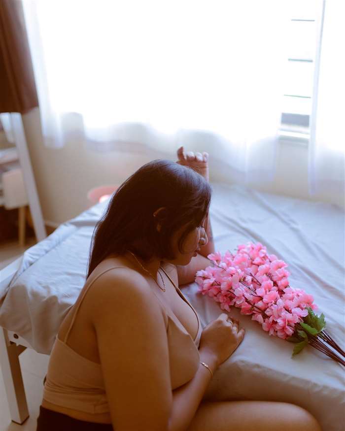Suriya Praba's Soft & Contemplative Vibe