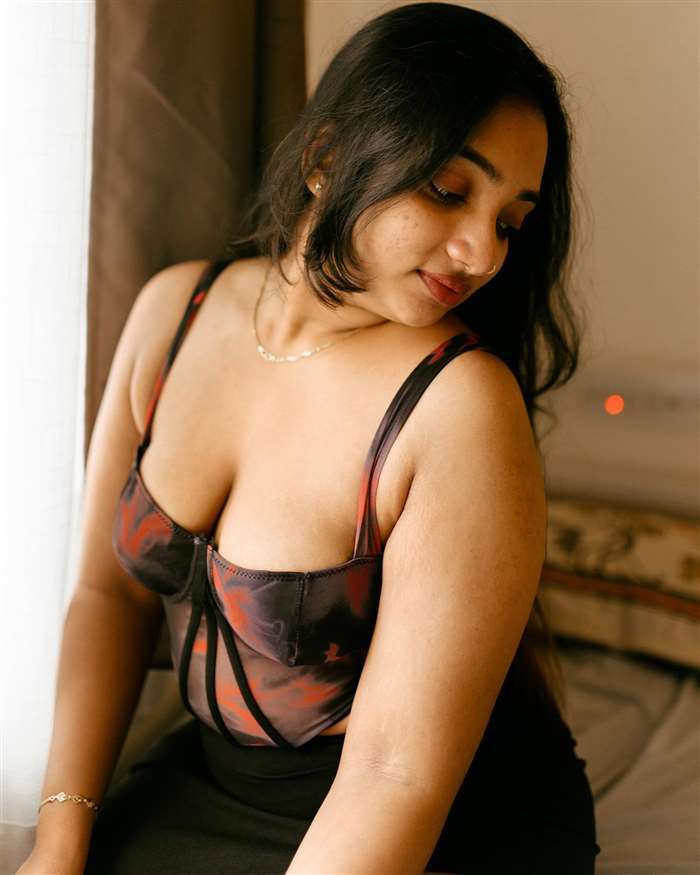 Suriya Praba's Soft & Contemplative Vibe
