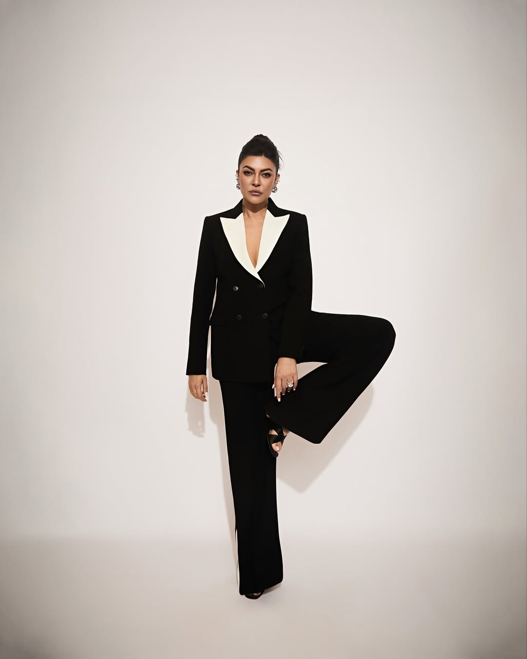 Sushmita Sen's Stunning Style Choices in Recent Photoshoot Gallery
