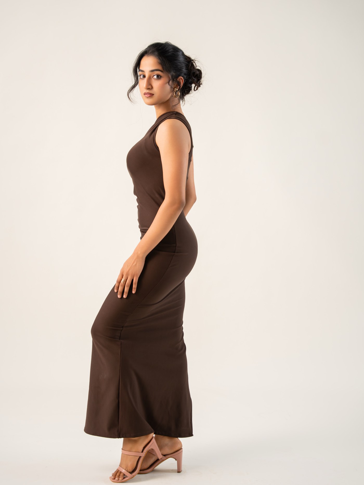 Sushmita Shetty's Global Style Game: From Yellow Sarees to Chic Minimalism