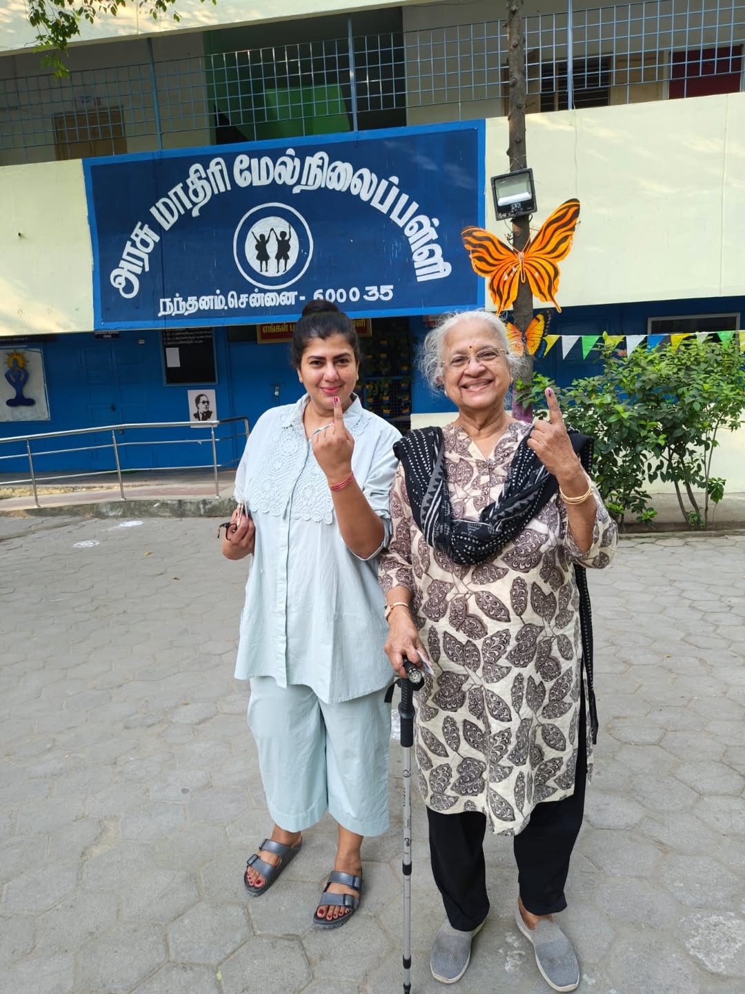 Swarnamalya's Viral Book Photoshoot Captures Attention