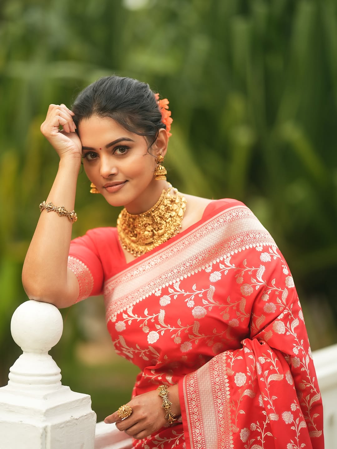 Swathishta Krishnan's Regal Red Saree Look