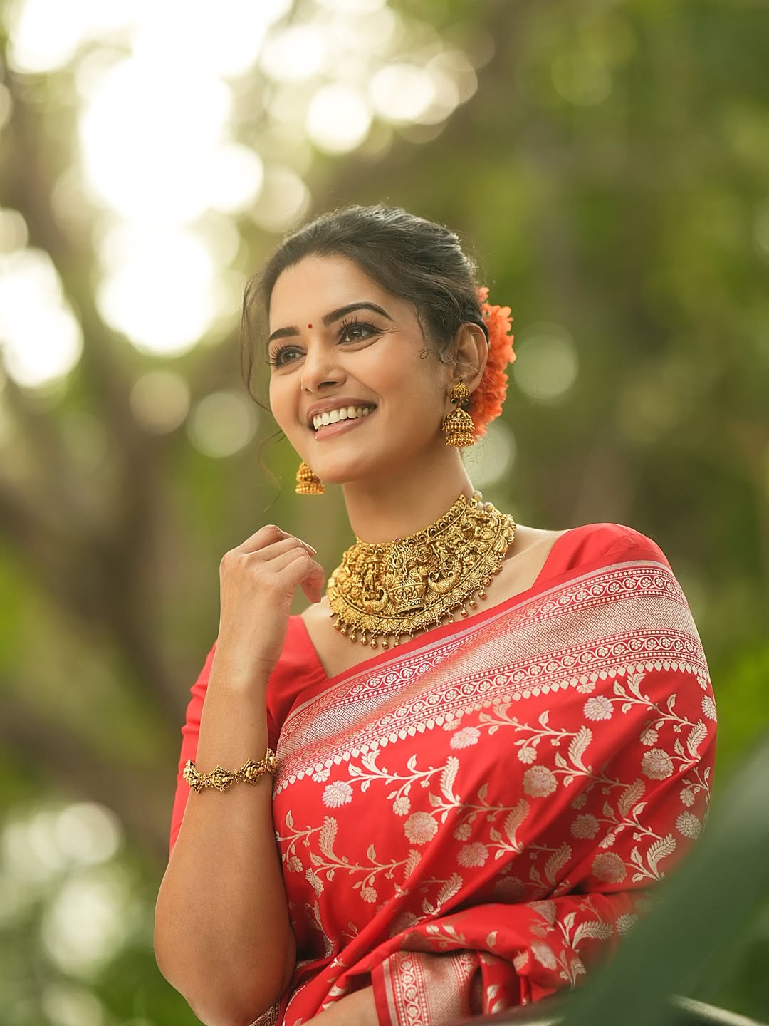 Swathishta Krishnan's Regal Red Saree Look