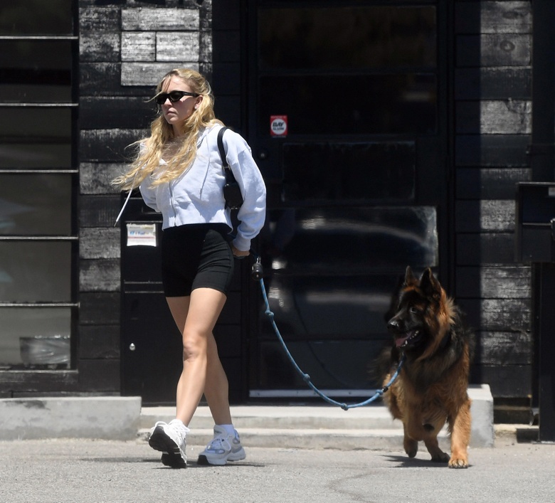 Sydney Sweeney's Effortless Glamour Steals the Show in Los Angeles!