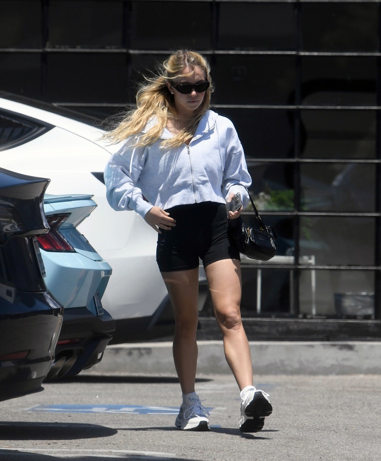 Sydney Sweeney's Effortless Glamour Steals the Show in Los Angeles!