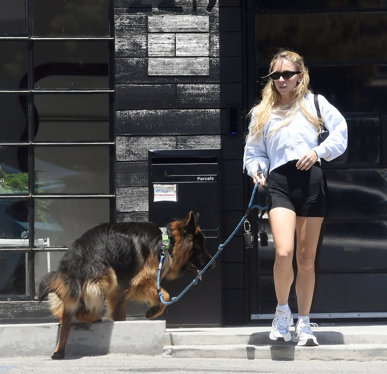 Sydney Sweeney's Effortless Glamour Steals the Show in Los Angeles!