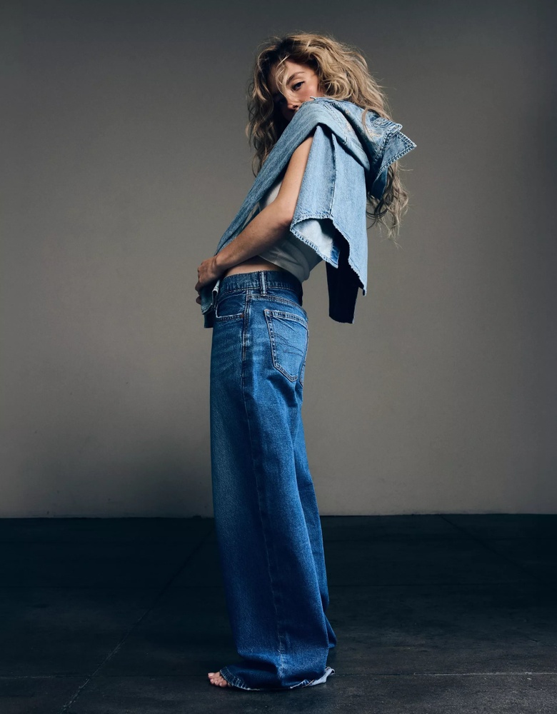 Denim Dreams: Sydney Sweeney Masters the Casual Cool Vibe