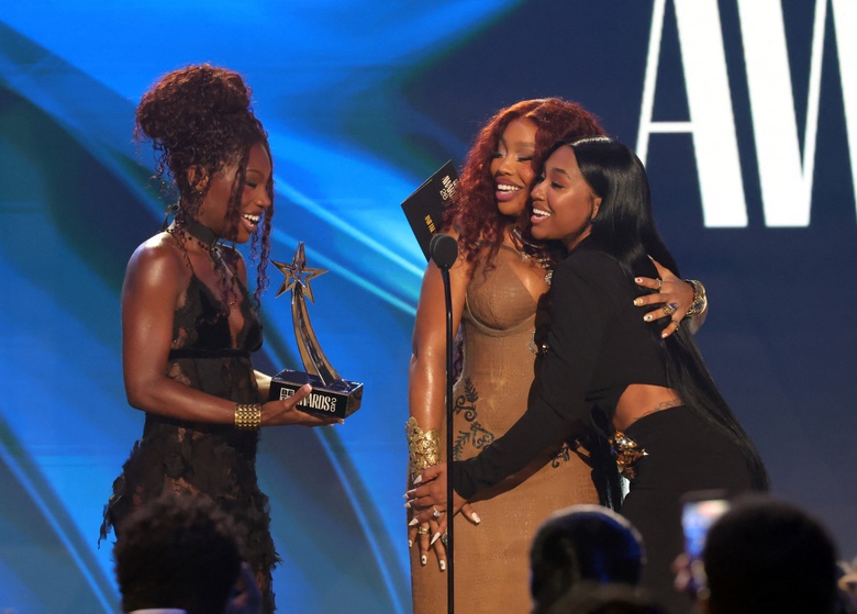 Sza Glows and Commands Attention at the 2026 BET Awards