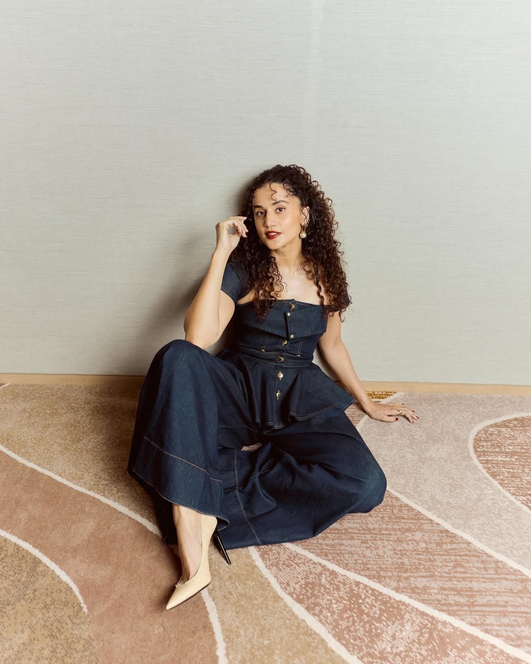 Taapsee Pannu's Chic Style Moments That Define Bollywood Glamour