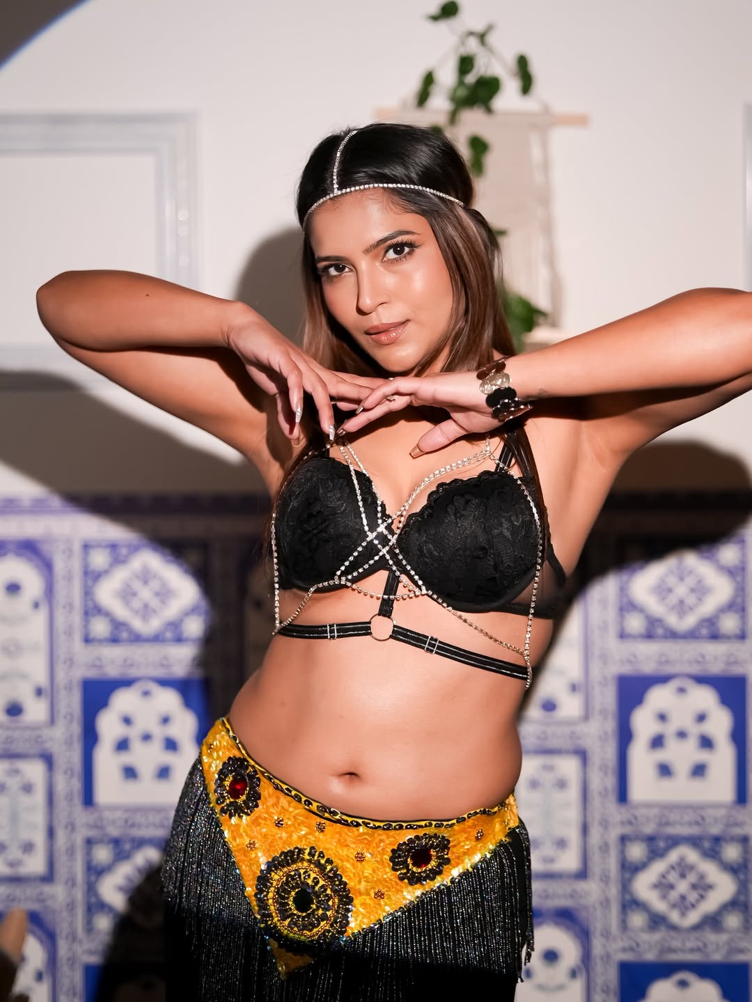 Tanya Chaudhari Style Secrets Trending Bollywood Glam
