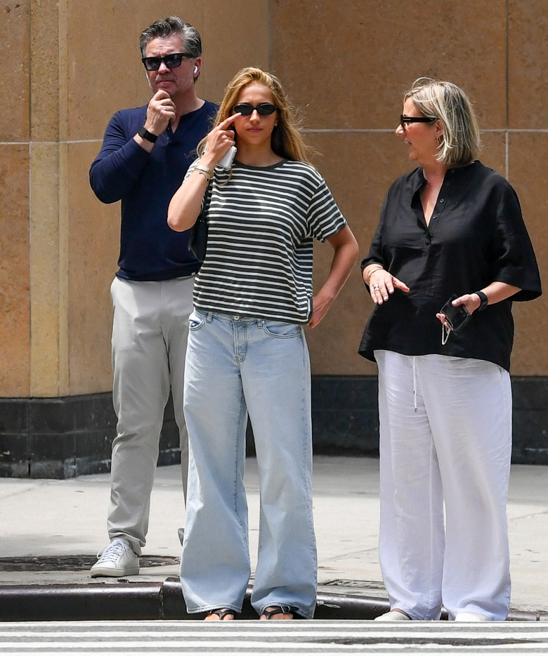 Tate Mcrae Radiates Effortless Chic on a Parisian Stroll!