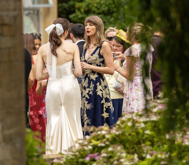 From Hollywood Glamour to Broadway Vibes: Celebrating Taylor Swift's Iconic Looks