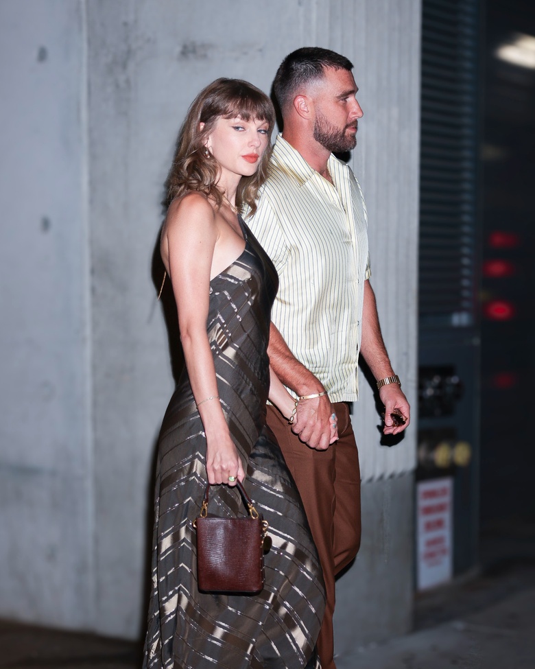 Taylor Swift Steals the Spotlight with Effortless Chic at New York City Dinner