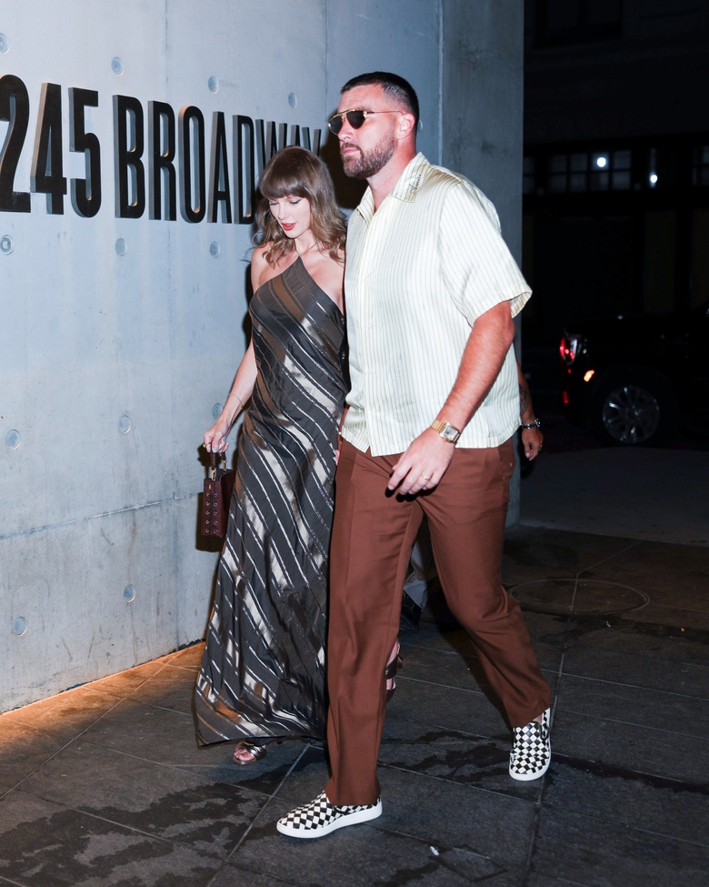 Taylor Swift Steals the Spotlight with Effortless Chic at New York City Dinner