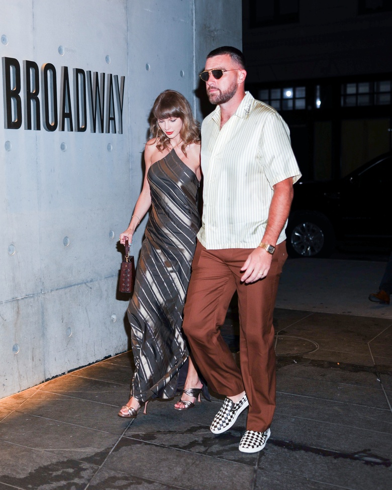 Taylor Swift Steals the Spotlight with Effortless Chic at New York City Dinner