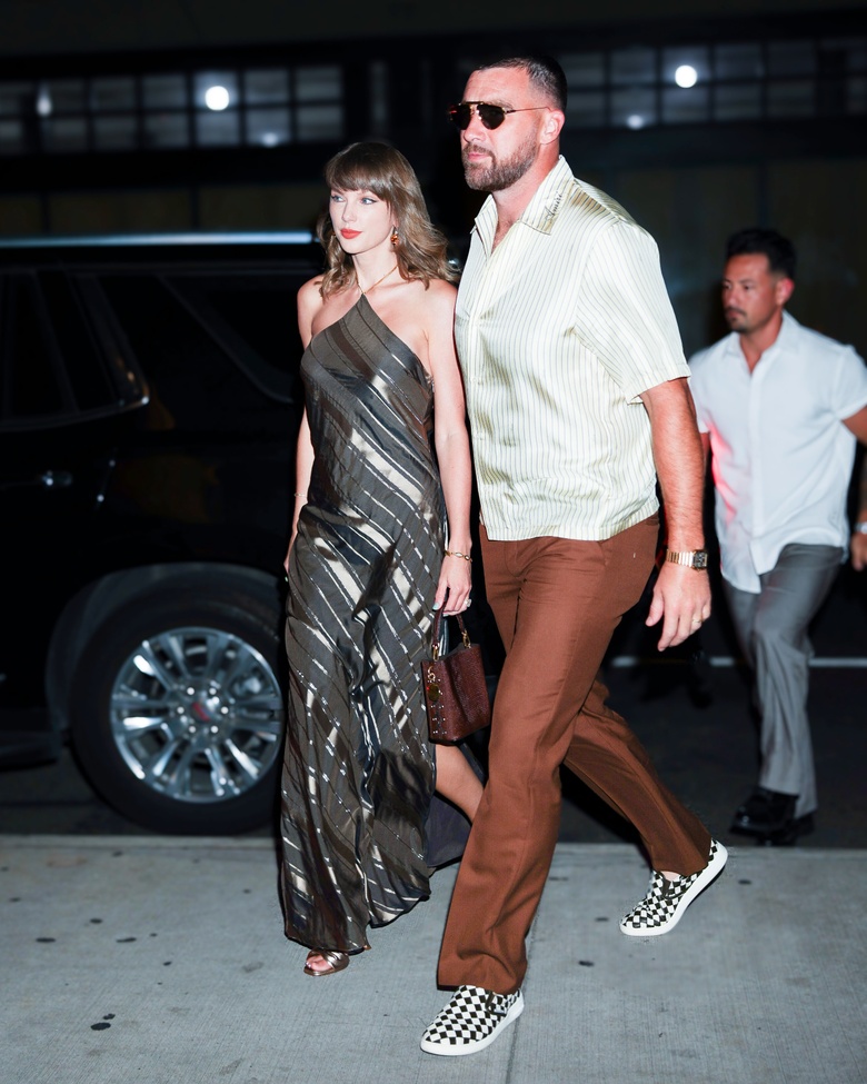 Taylor Swift Steals the Spotlight with Effortless Chic at New York City Dinner