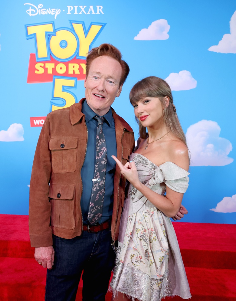 Taylor Swift's Effortless Glamour Glow in NYC!