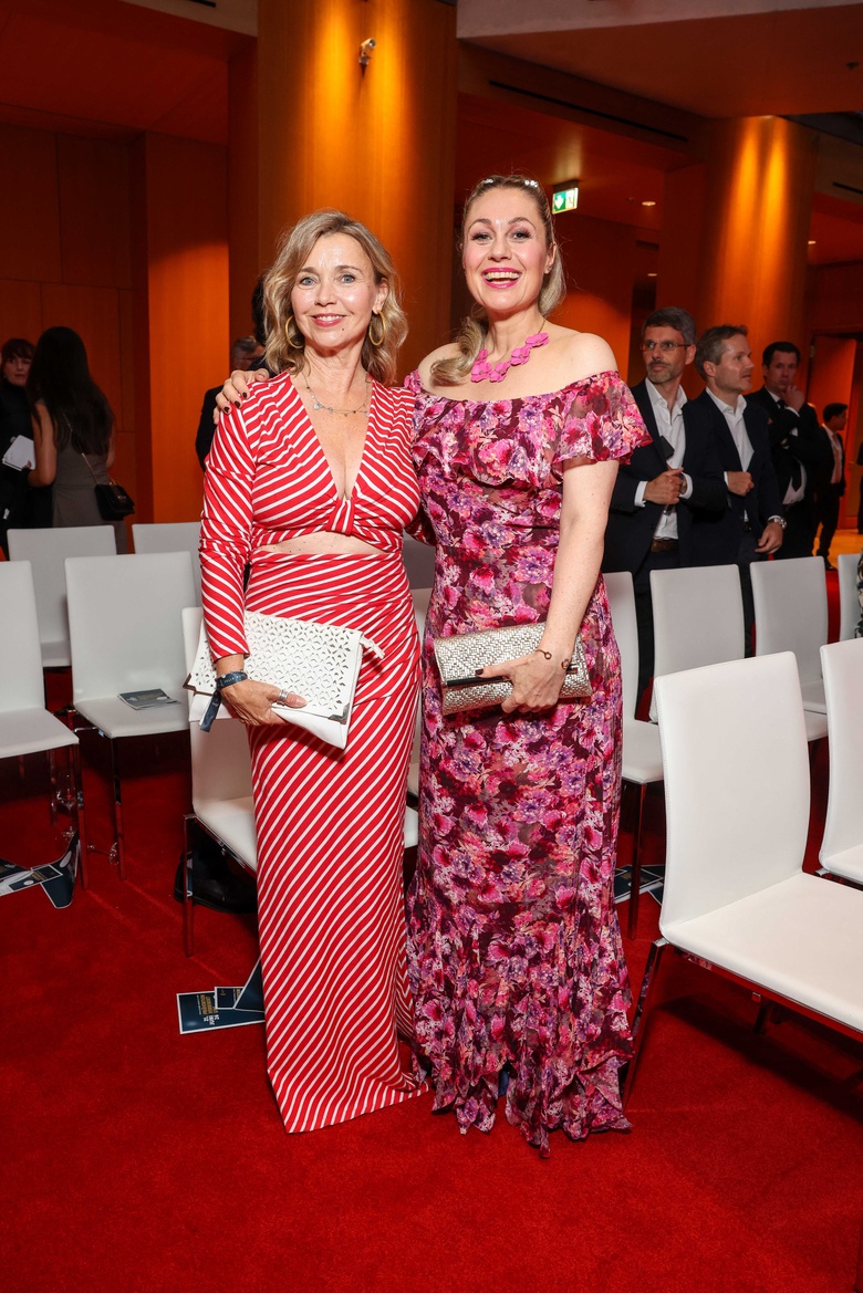 Tina Ruland Steals the Spotlight at Berlin's Glamorous Award Ceremony!