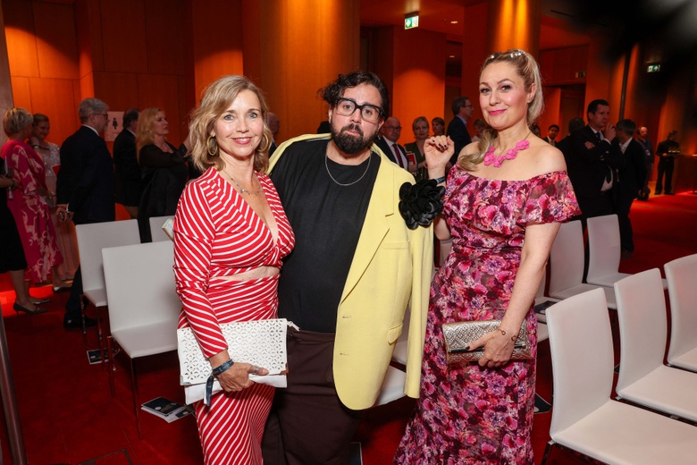 Tina Ruland Steals the Spotlight at Berlin's Glamorous Award Ceremony!