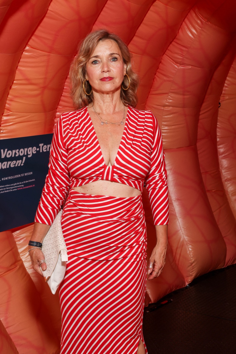 Tina Ruland Steals the Spotlight at Berlin's Glamorous Award Ceremony!