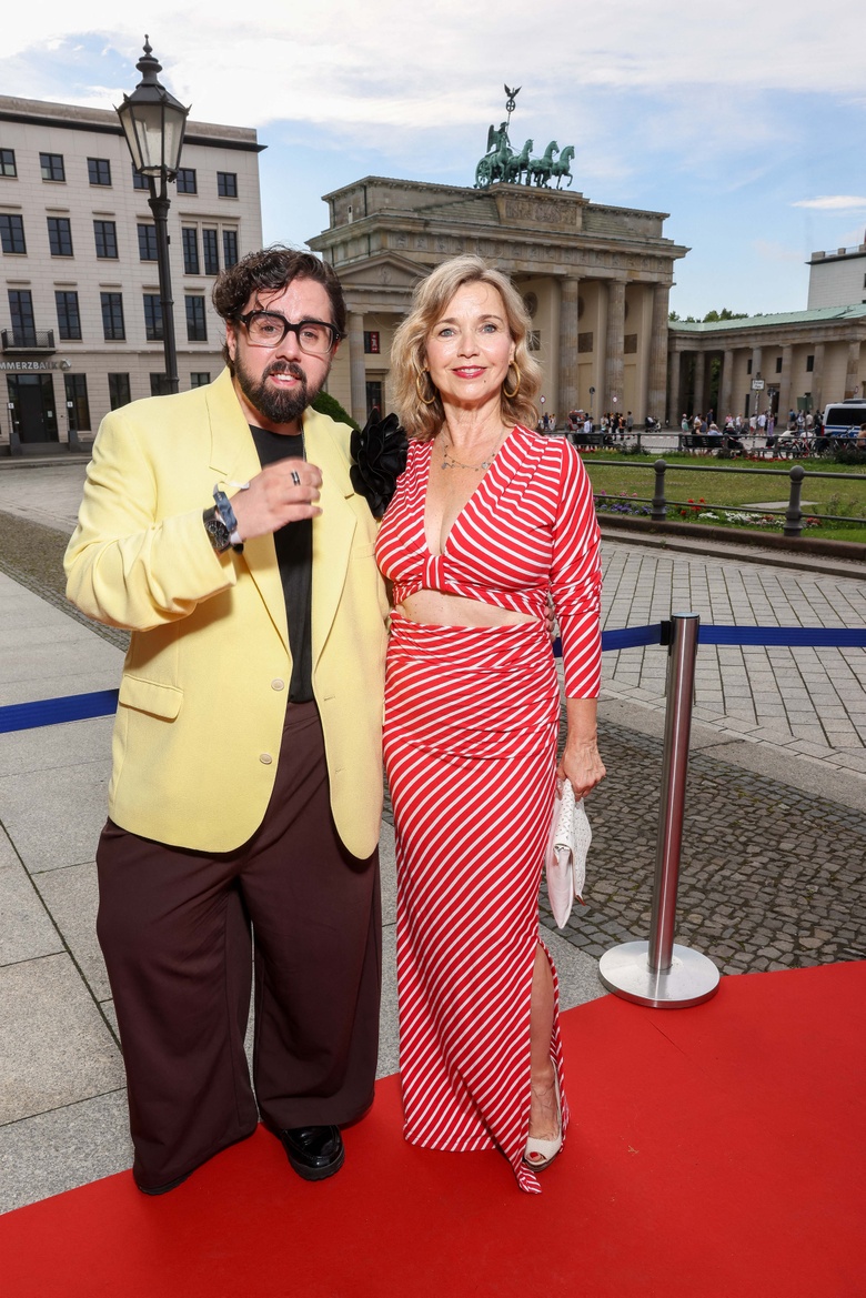 Tina Ruland Steals the Spotlight at Berlin's Glamorous Award Ceremony!