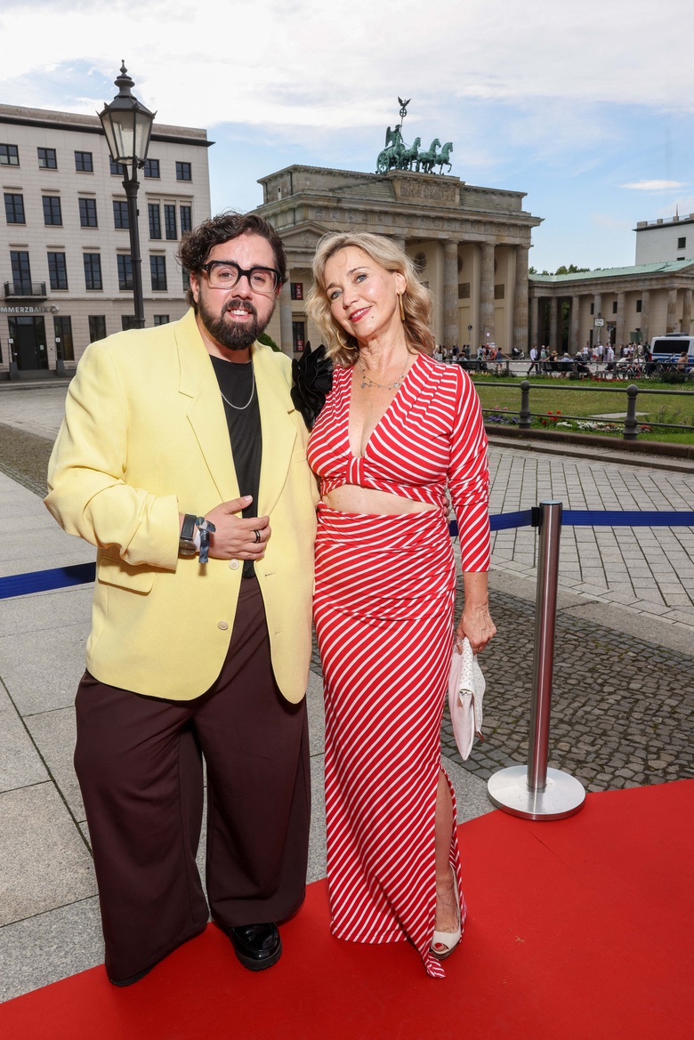 Tina Ruland Steals the Spotlight at Berlin's Glamorous Award Ceremony!