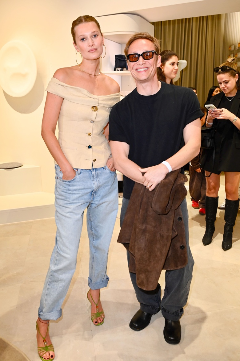 Toni Garrn's Chic Look Captures Fashion World Attention