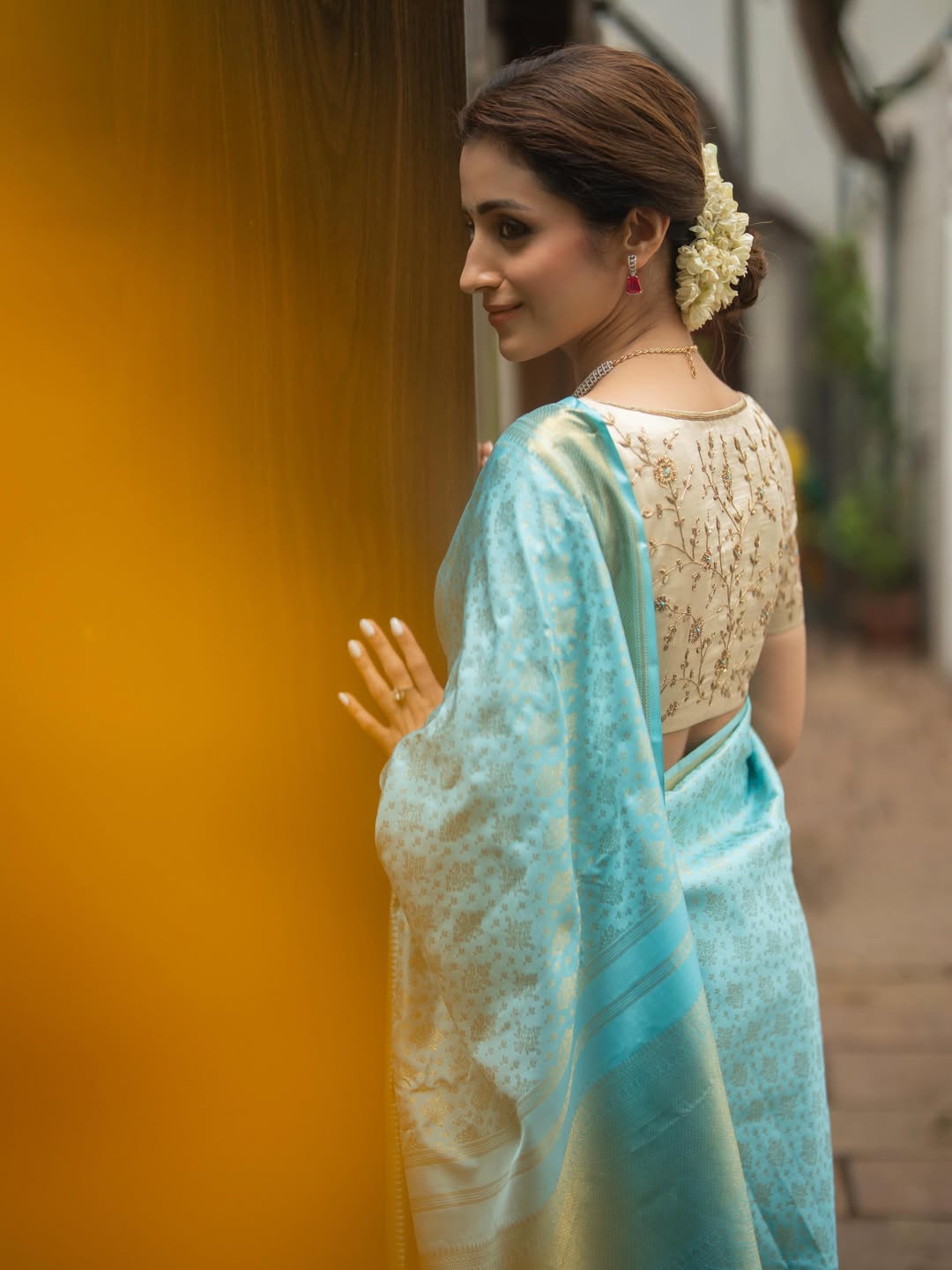 Trisha Krishnan's Stunning Turquoise Saree Look
