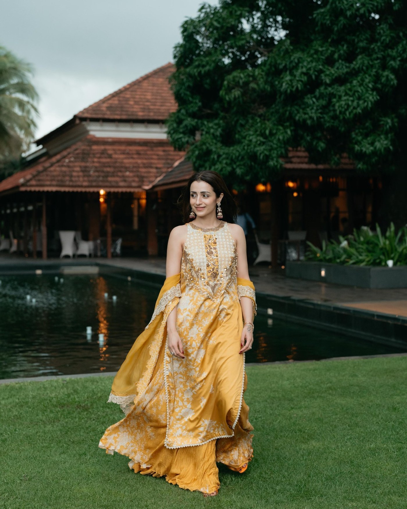 Trisha Krishnan Glows in Regal Yellow: Celebrating Timeless Indian Elegance!