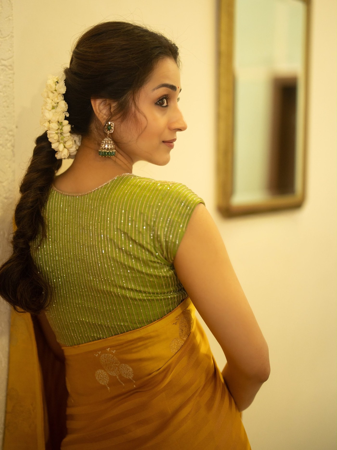 Trisha Krishnan's Yellow Saree Glow: A Timeless South Indian Aesthetic