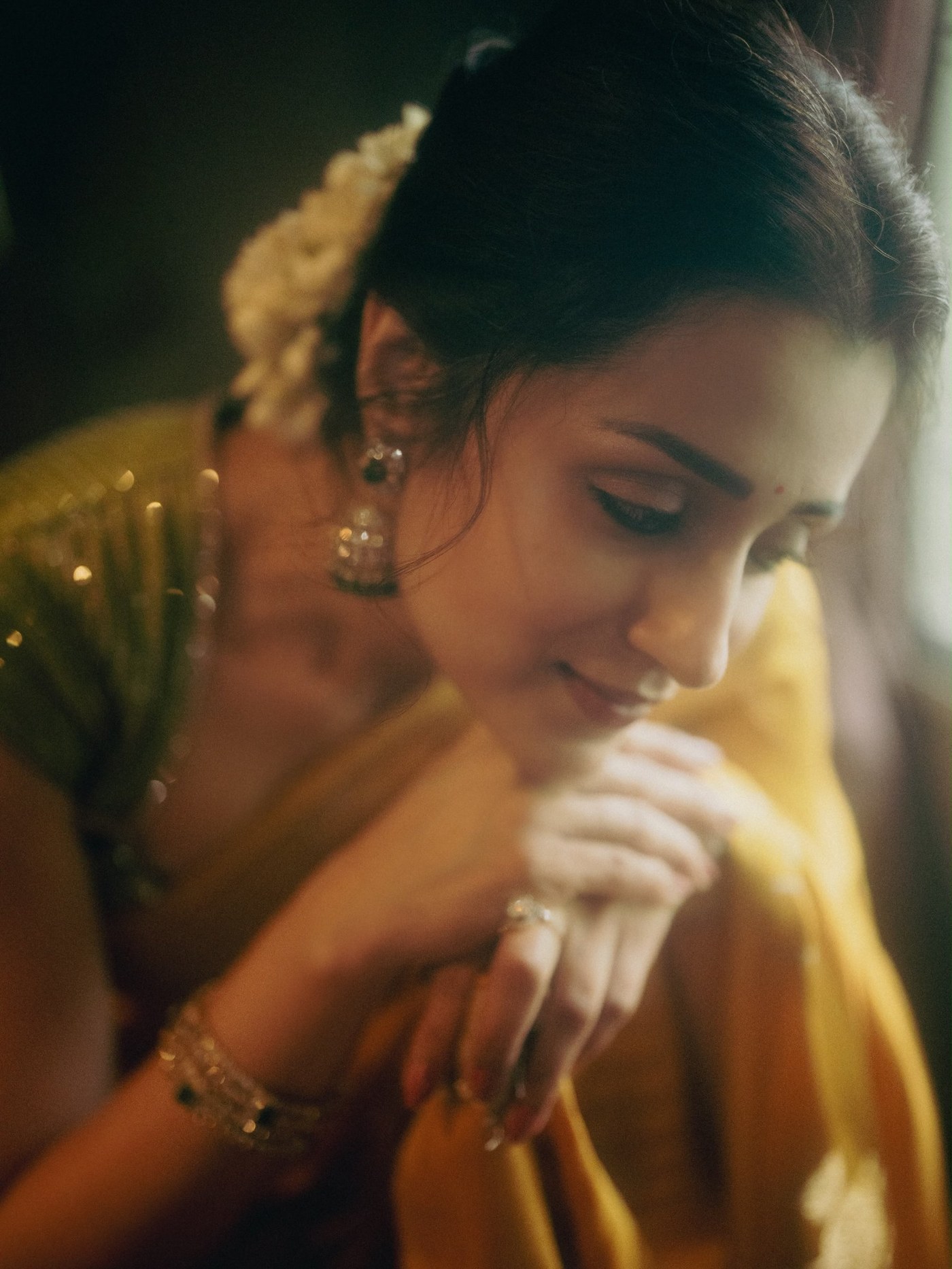 Trisha Krishnan's Yellow Saree Glow: A Timeless South Indian Aesthetic