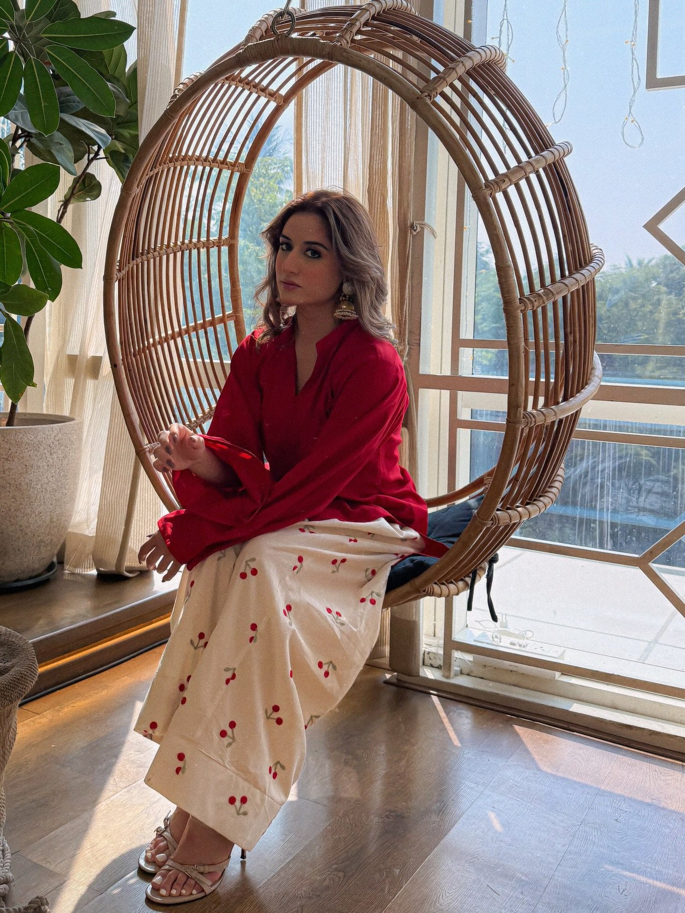 Uditi Singh’s Effortless Charm Defines Modern Indian Elegance