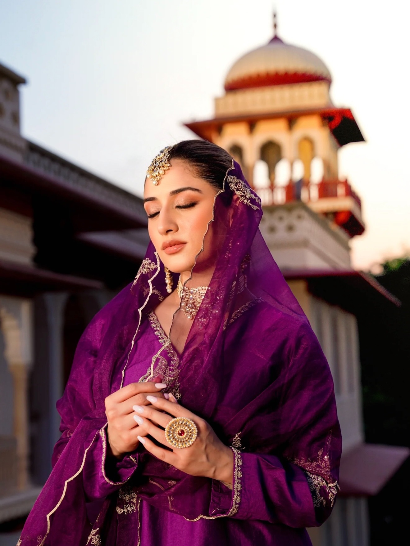 Uditi Singh’s Effortless Charm Defines Modern Indian Elegance