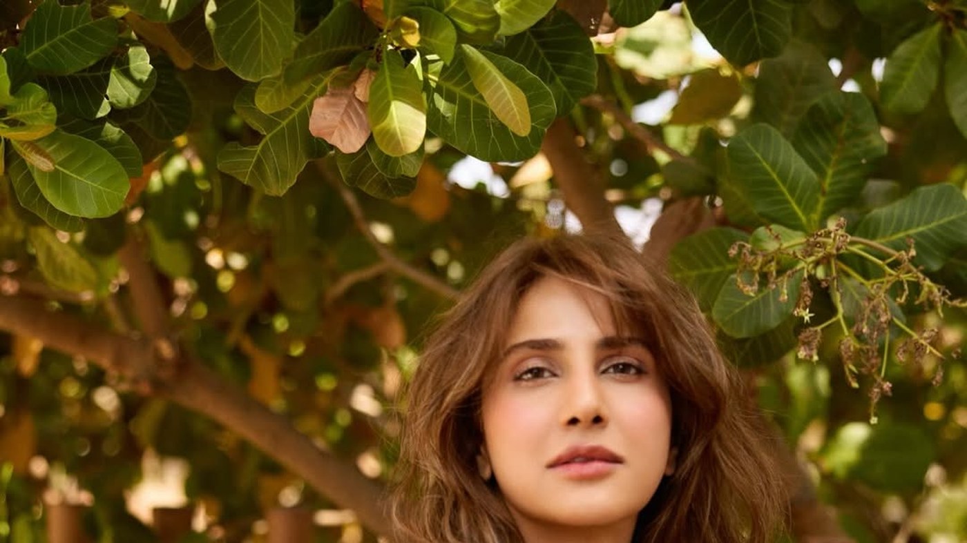 Vaani Kapoor's Viral Poolside Glam Summer Fashion