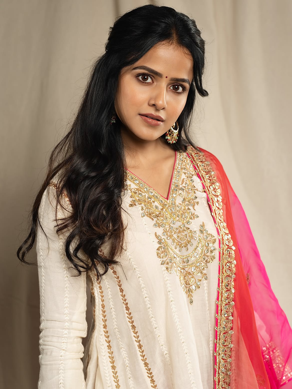 Vaishnavi Chaitanya's Mehendi Moment: A Simple Delight