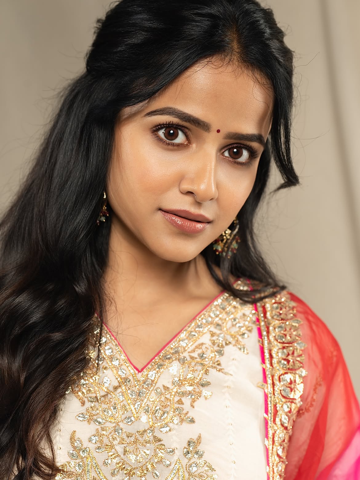 Vaishnavi Chaitanya's Mehendi Moment: A Simple Delight