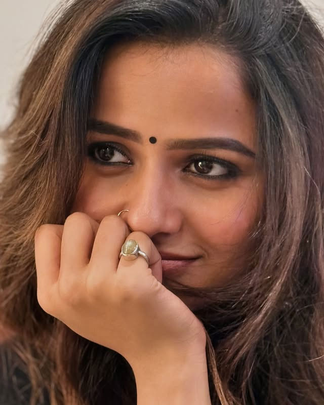 Vaishnavi Chaitanya's Mehendi Moment: A Simple Delight