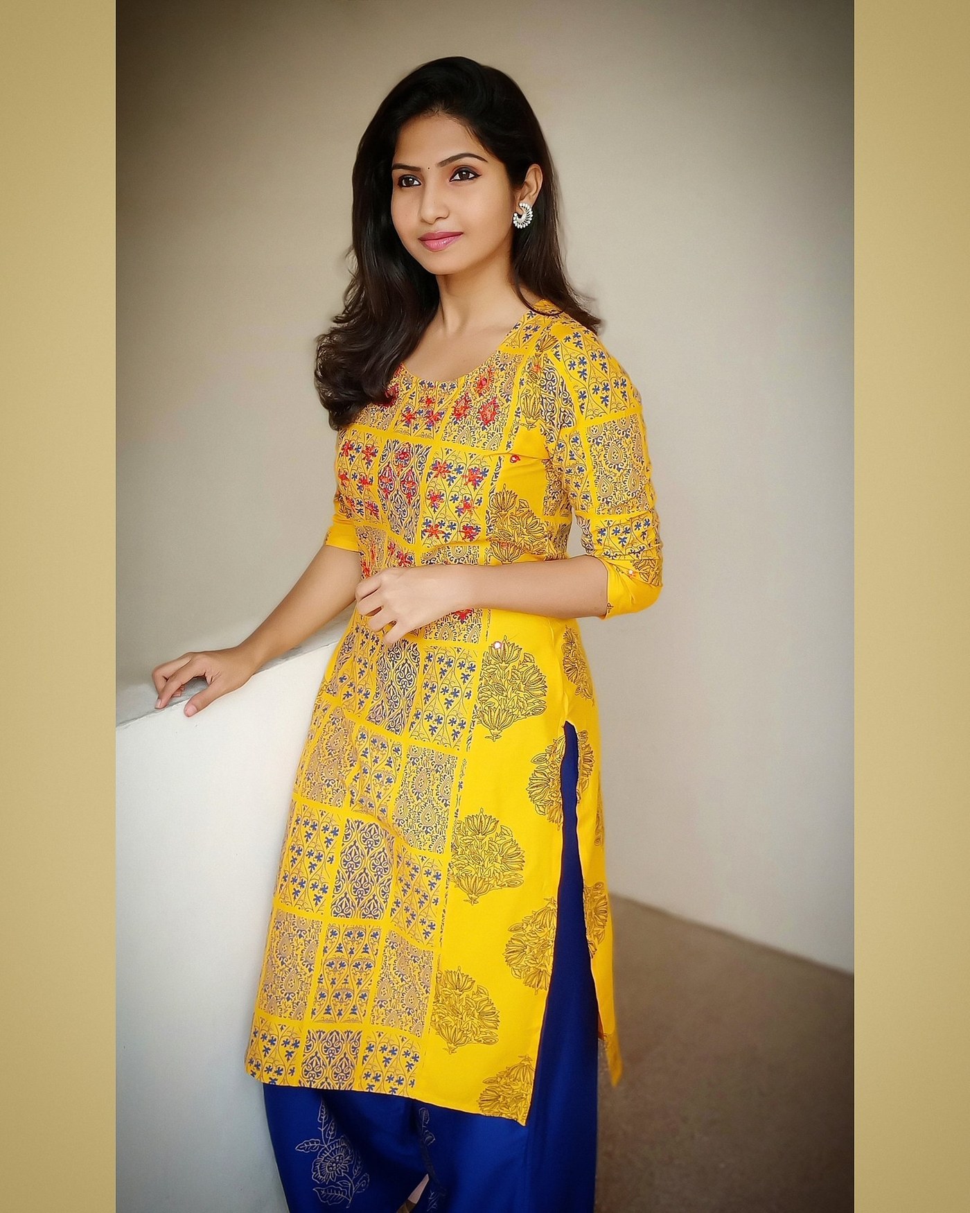 Venba's Stunning Ensemble: A Kaleidoscope of Colors and Grace