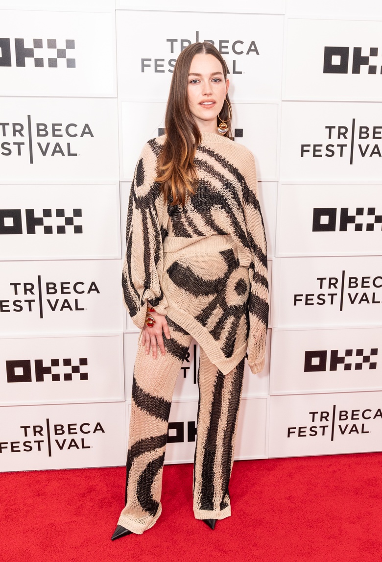 Victoria Pedretti's Stunning Red Carpet Moment