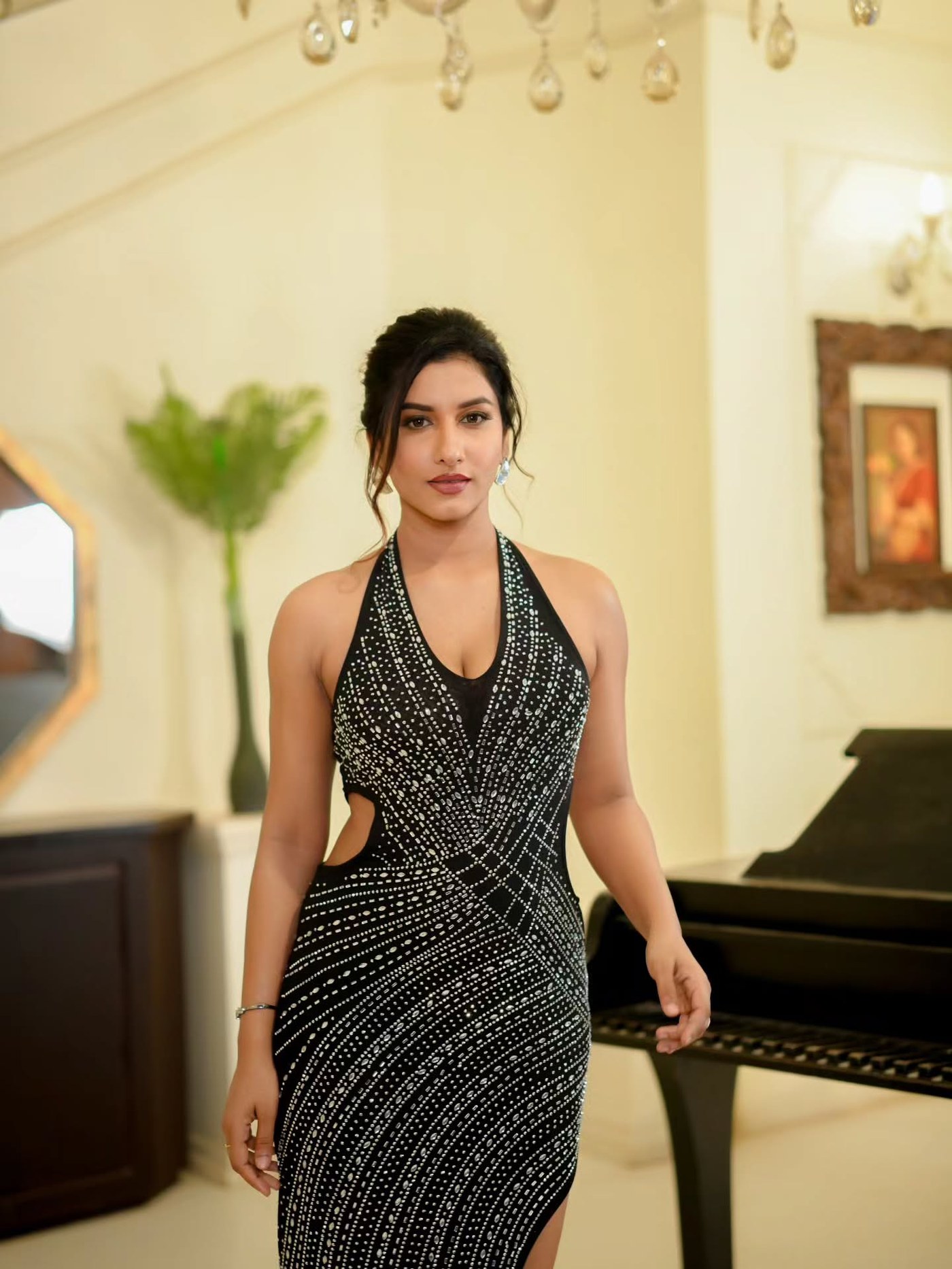 Vishnu Priya Bhimeneni Dazzles in Black Glamour: Effortless Elegance Defined