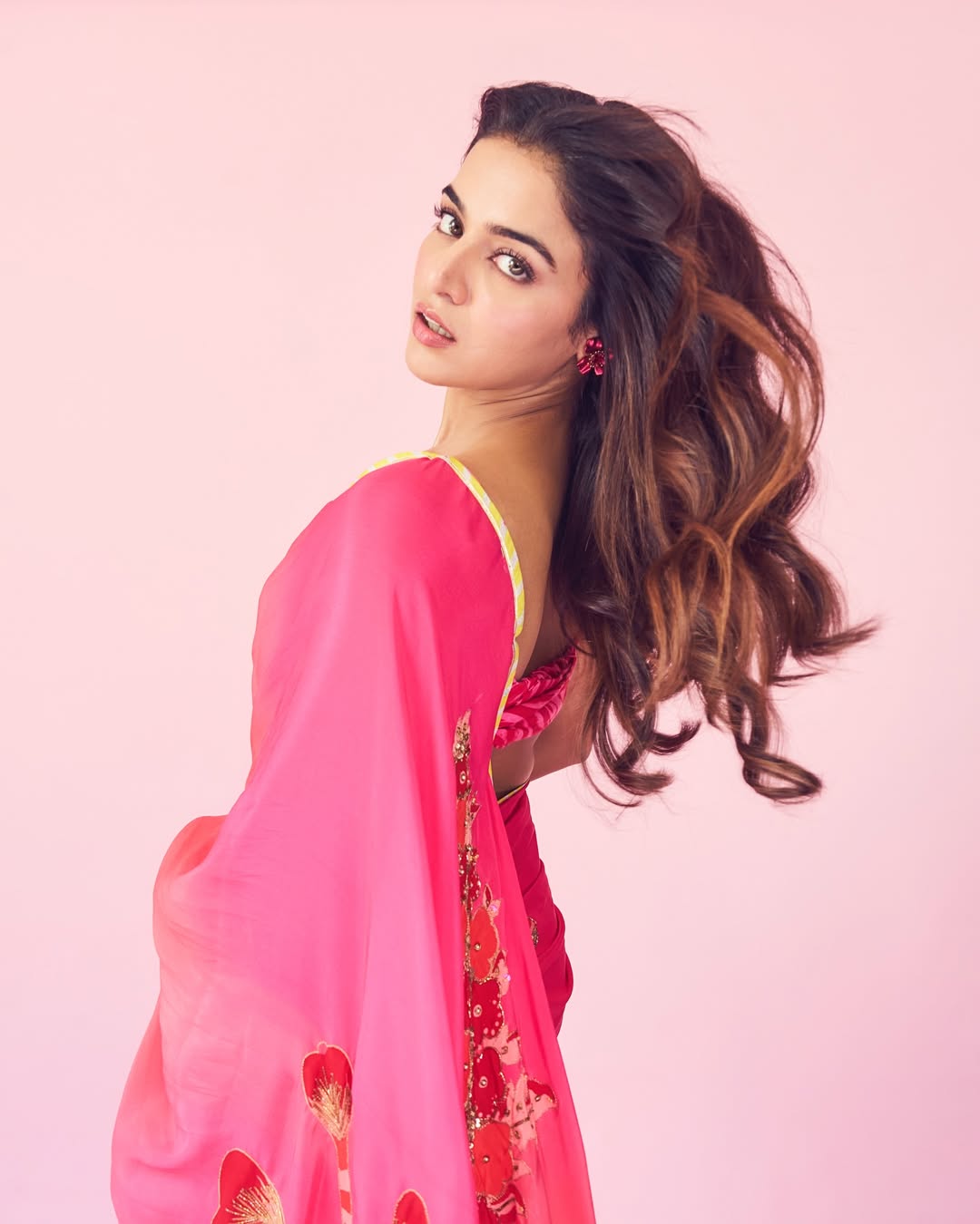 Wamiqa Gabbi’s Modern Edge: Mastering Street Style Glamour
