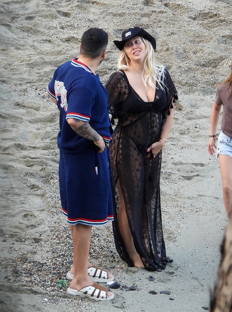 Wanda Nara’s Effortless Glamour: Beach Day Perfection in Portofino