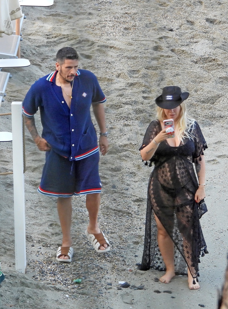 Wanda Nara’s Effortless Glamour: Beach Day Perfection in Portofino
